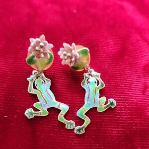 Vtg Silver And Enamel Frog With Lilly Pad Earrings